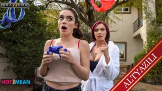 Evli Turist Kızlar Gezmeye Geldikleri Şehirde Son Gece Grup Yaptılar