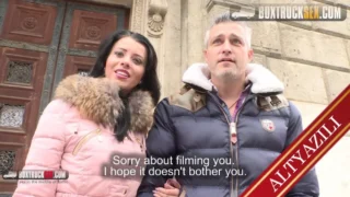 Kız Kıza Dışarıya Çıkarken Çok Seksi Giyinen Rus Kıza Çıkmadan Tek Posta Attı